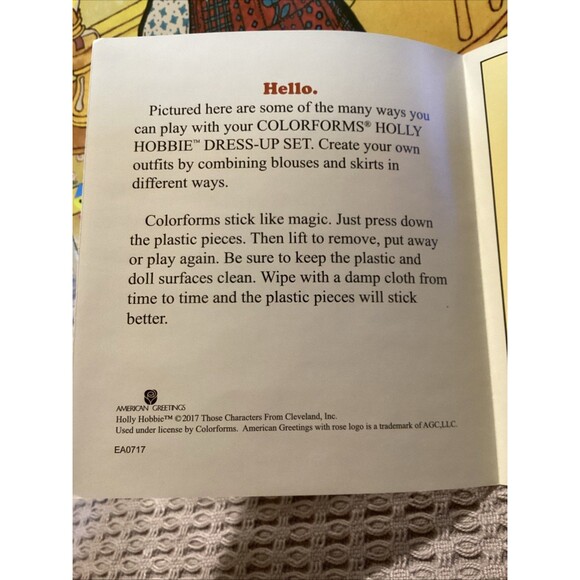 2017 Holly Hobbie Colorforms Classics Dress Up Set Toy Paper Doll with 4 Outfits - Picture 3 of 16